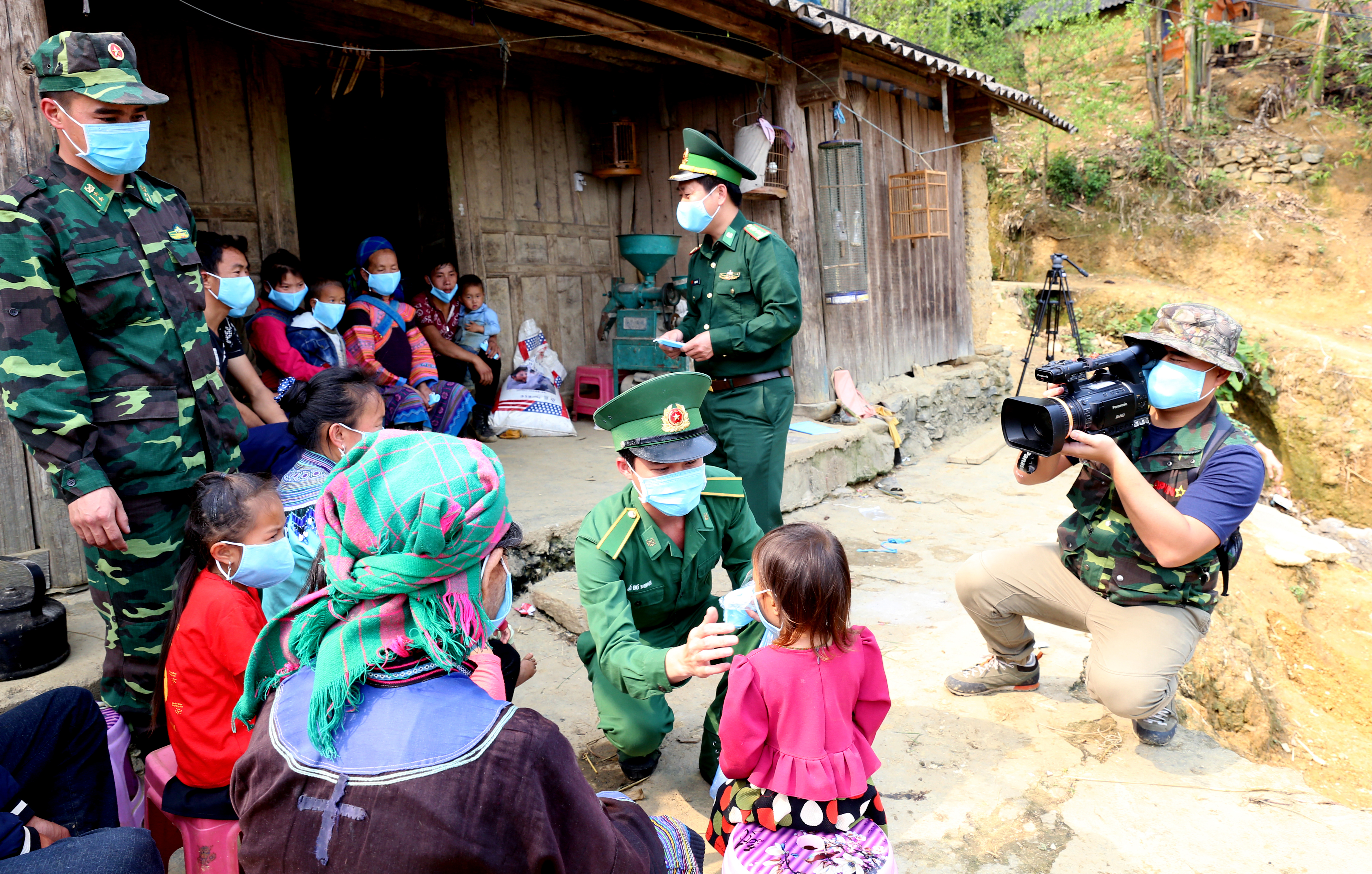 Vươn thật xa để đến thật gần công chúng

