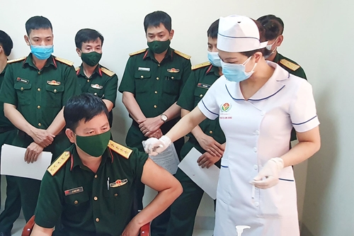 Bộ CHQS tỉnh Quảng Ninh: Tiêm vaccine phòng Covid-19 cho hơn 200 cán bộ, chiến sĩ 