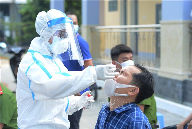 Vì sao chưa cách ly xã hội ở Hà Nội và một số địa phương?