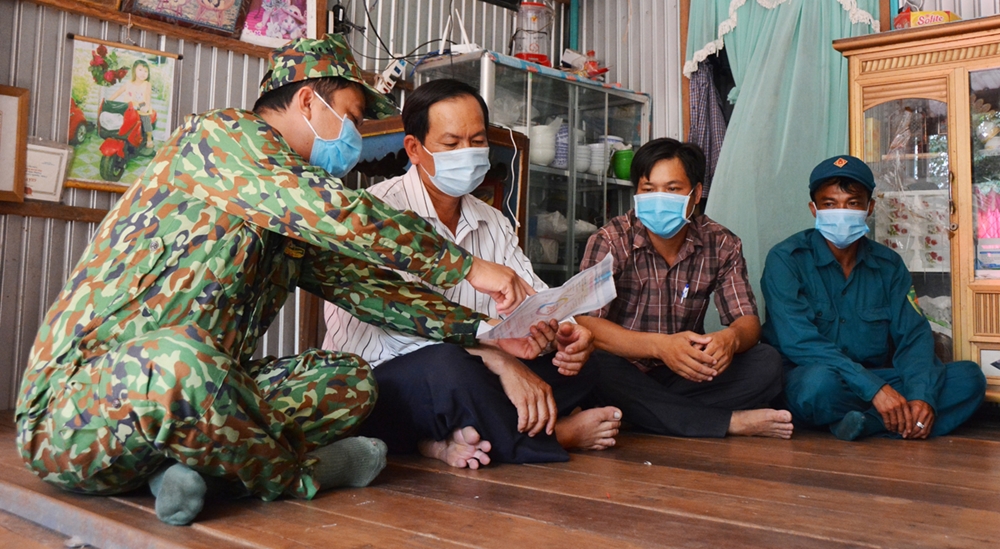 Tuyên truyền cho nhân dân nâng cao ý thức trong công tác phòng, chống dịch Covid-19, cũng như việc kiểm soát, ngăn chặn có hiệu quả các trường hợp xuất, nhập cảnh trái phép.