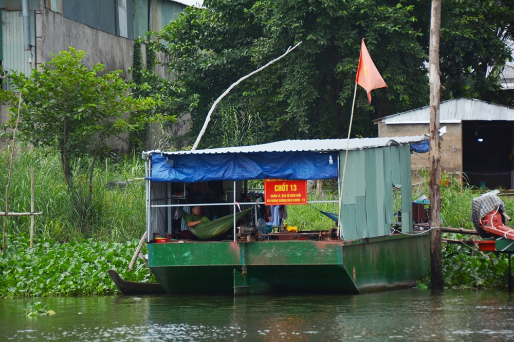 Địa phương còn thành lập nhiều tổ, chốt trên sông để quản lý, bảo vệ biên giới và phòng, chống dịch Covid-19.