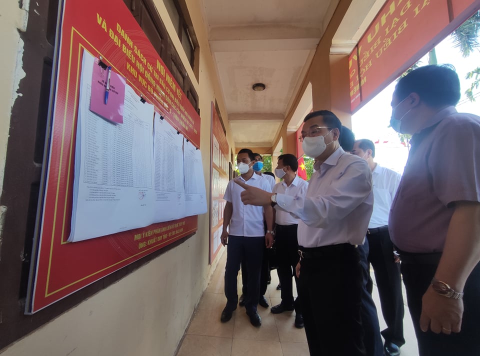 Chủ tịch TP Hà Nội kiểm tra công tác chuẩn bị bầu cử và phòng, chống dịch tại huyện Phúc Thọ

