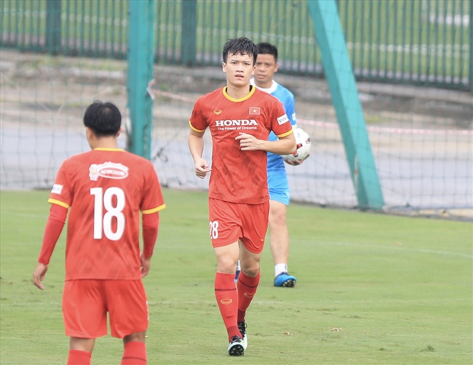 Hoàng Đức chấn thương, thầy Park lại đau đầu tuyến giữa