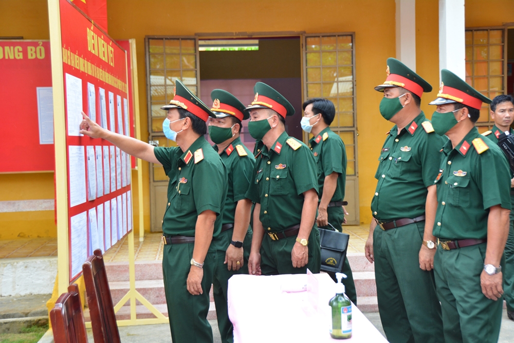 Những ngày qua, Bộ tư lệnh Quân khu 9 cũng cử các đoàn đi kiểm tra công tác bầu cử tại các đơn vị.