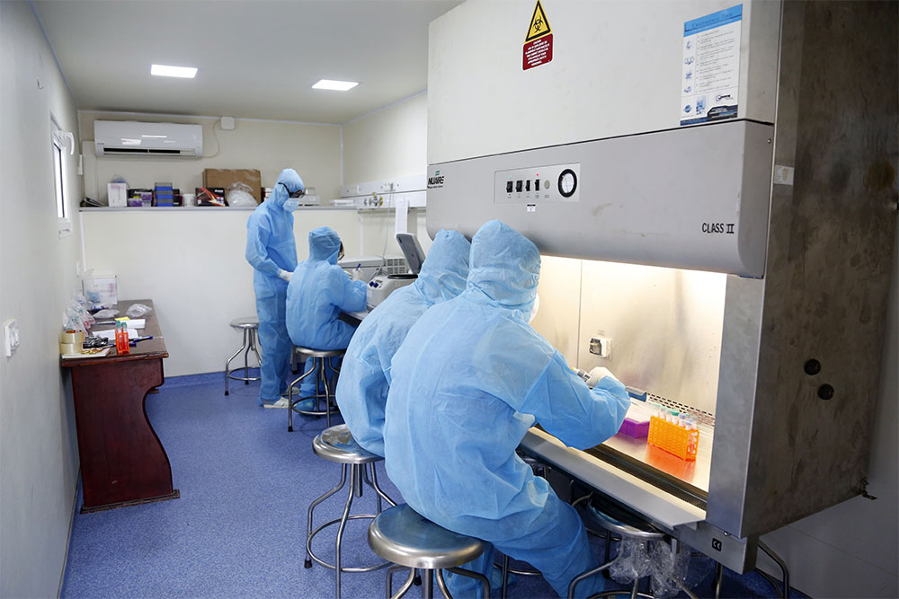 Học viện Quân y xét nghiệm cho 1.200 người trong khu cách ly tại Bắc Giang