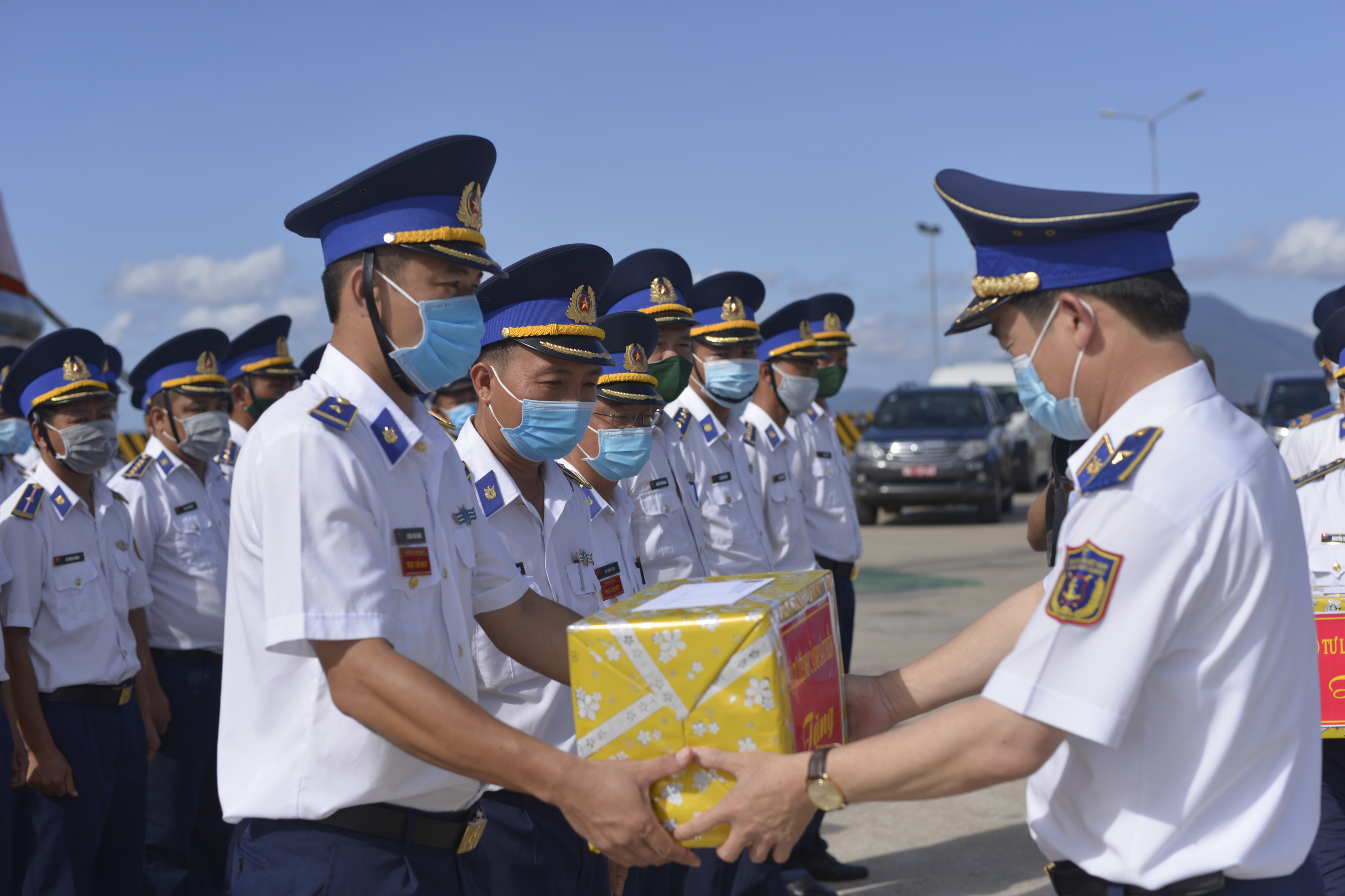 Bộ tư lệnh Cảnh sát biển thăm, làm việc với Hải đoàn 32