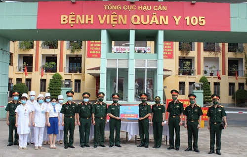 Trao hỗ trợ Công đoàn cơ sở Bệnh viện Quân y 105 và Trường Quân sự Bộ tư lệnh Thủ đô Hà Nội