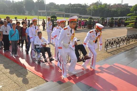 Những người lính tận hiếu bên Lăng   