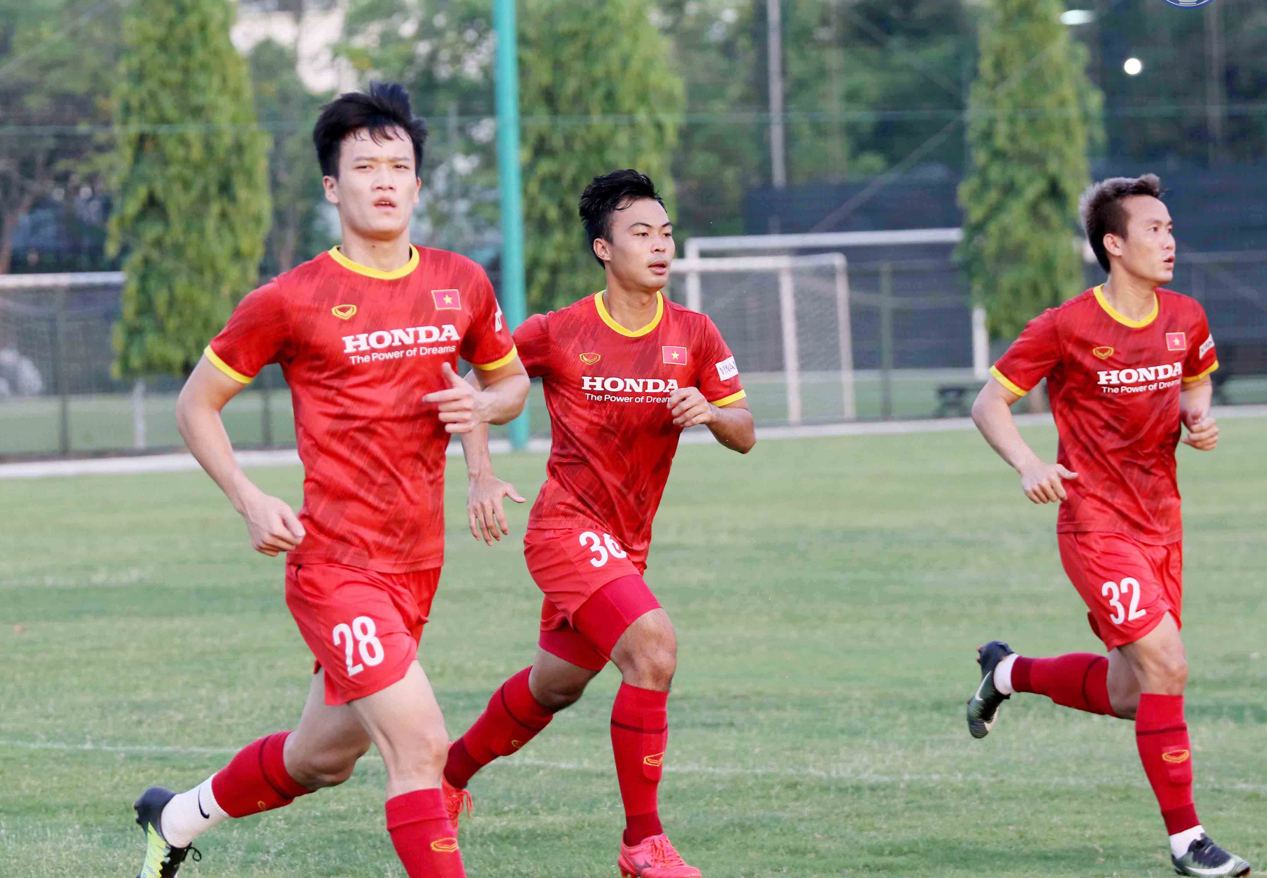 Hoàng Đức bình phục sớm, đội tuyển Việt Nam hứng khởi tập luyện