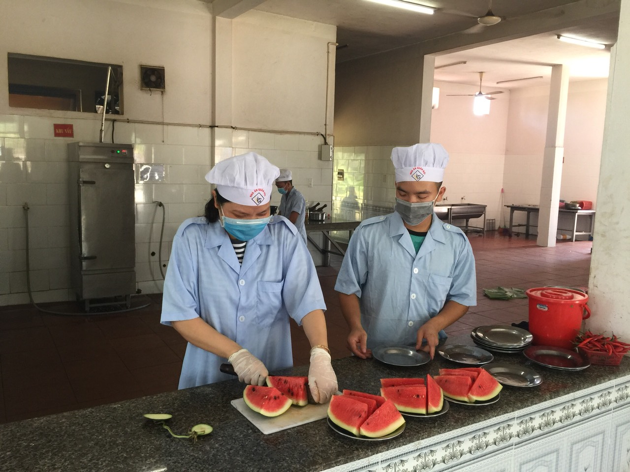 Những chị nuôi tận tâm