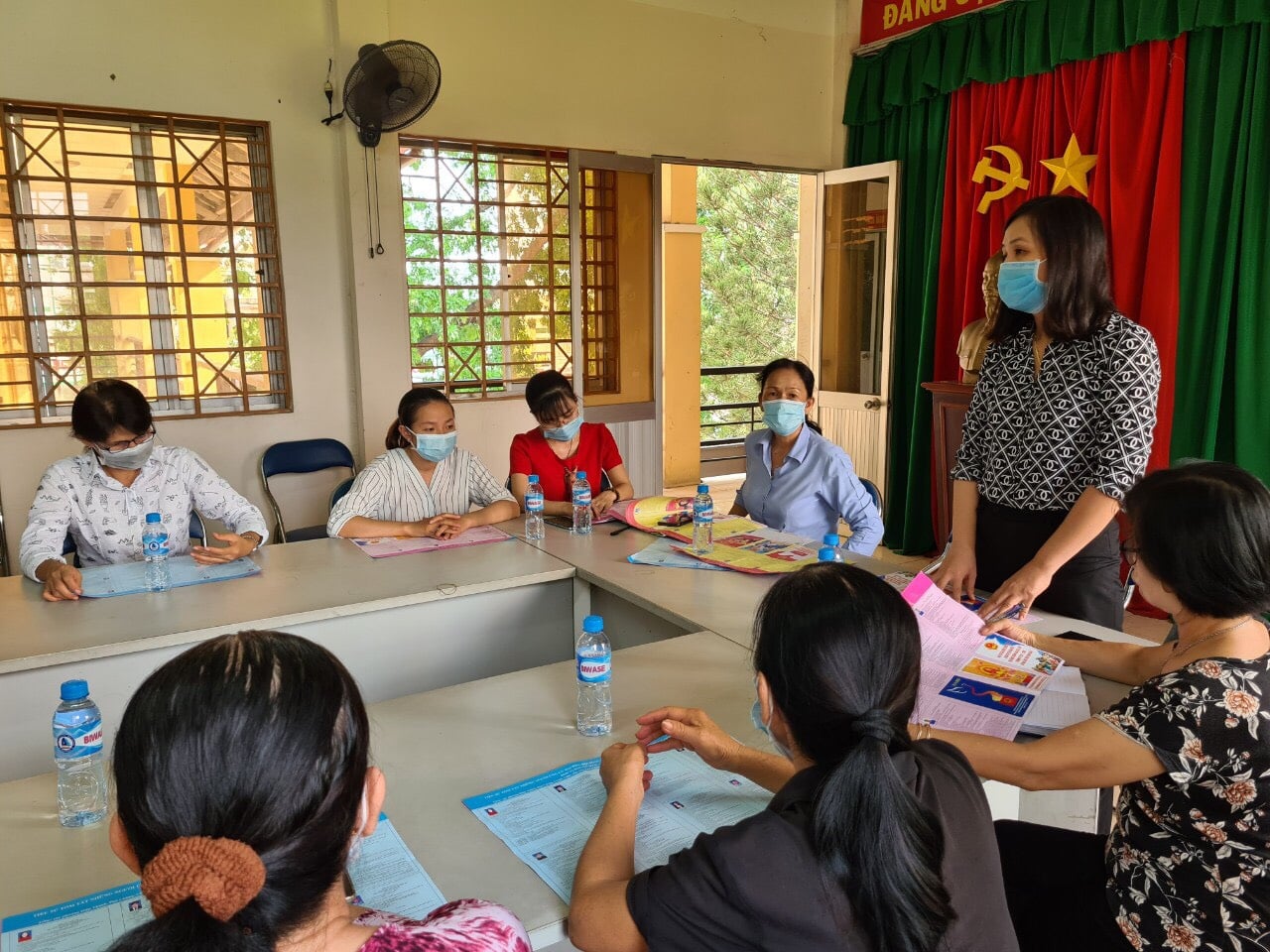 Phụ nữ Bình Dương tích cực tuyên truyền về bầu cử