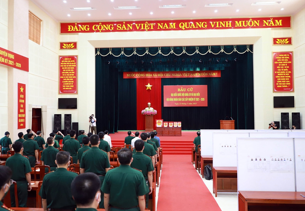 Các cử tri tiến hành bỏ phiếu sớm là lực lượng quân đội, công an, y sĩ, bác sĩ phục vụ trong khu cách ly.