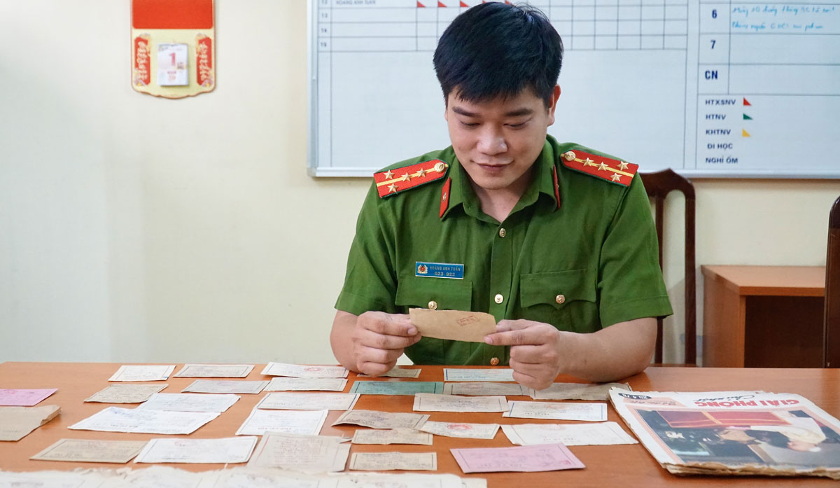 Đại úy công an với đam mê sưu tầm thẻ cử tri

