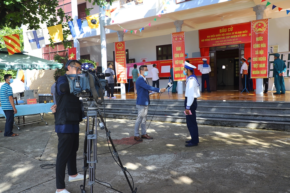 Bầu cử tại Thị trấn Trường Sa được Đài Truyền hình Việt Nam truyền hình trực tiếp và kết nối các điểm cầu trong cả nước.