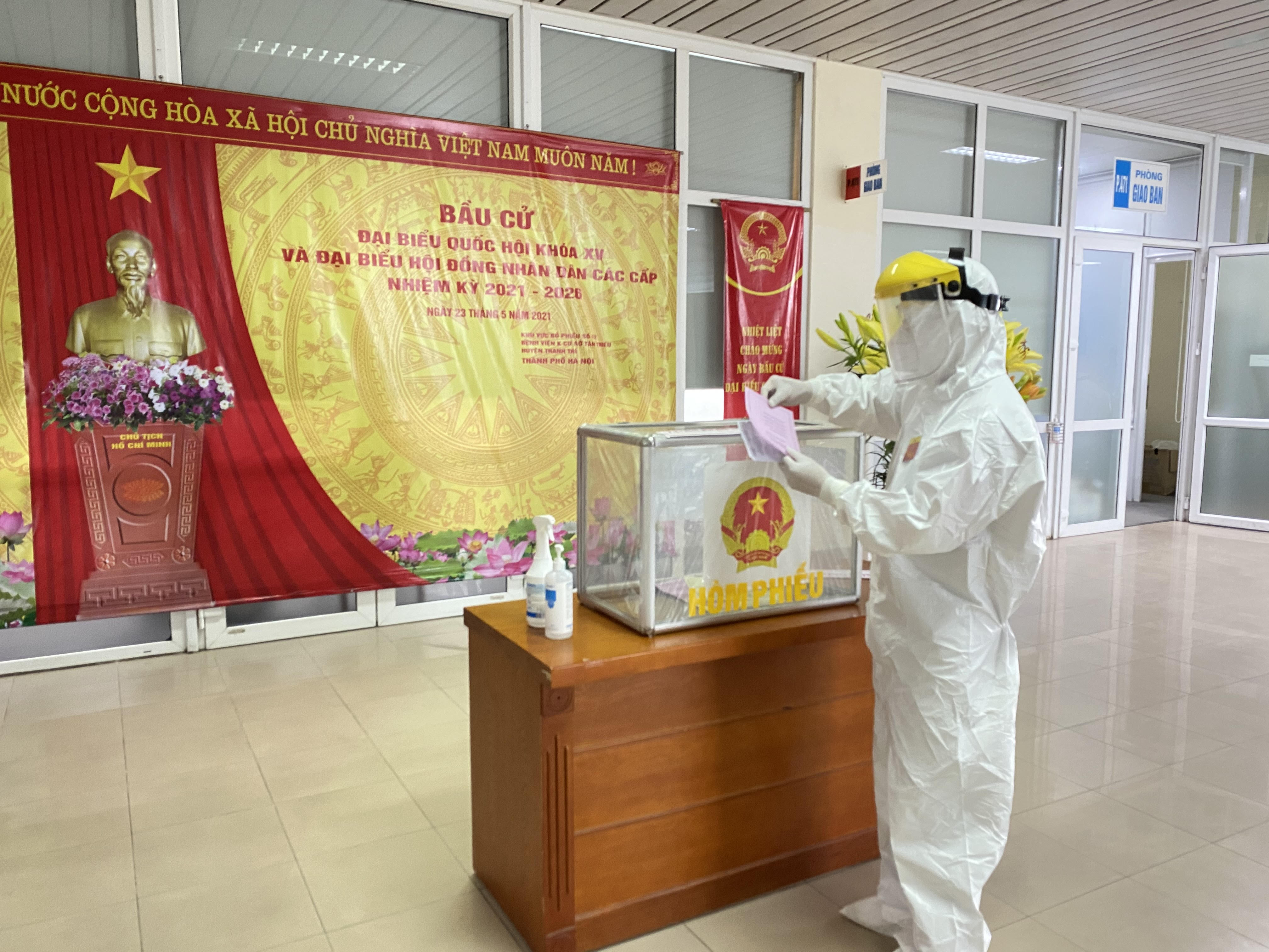 Bảo đảm an toàn trong bầu cử ở tâm dịch Covid-19