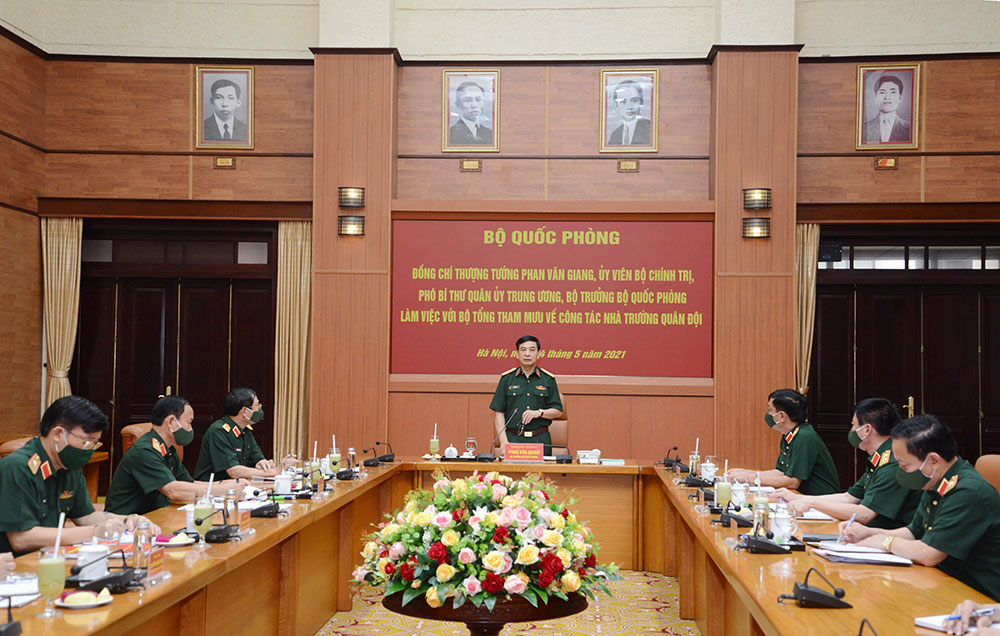 Thượng tướng Phan Văn Giang làm việc với Bộ Tổng Tham mưu về công tác nhà trường quân đội