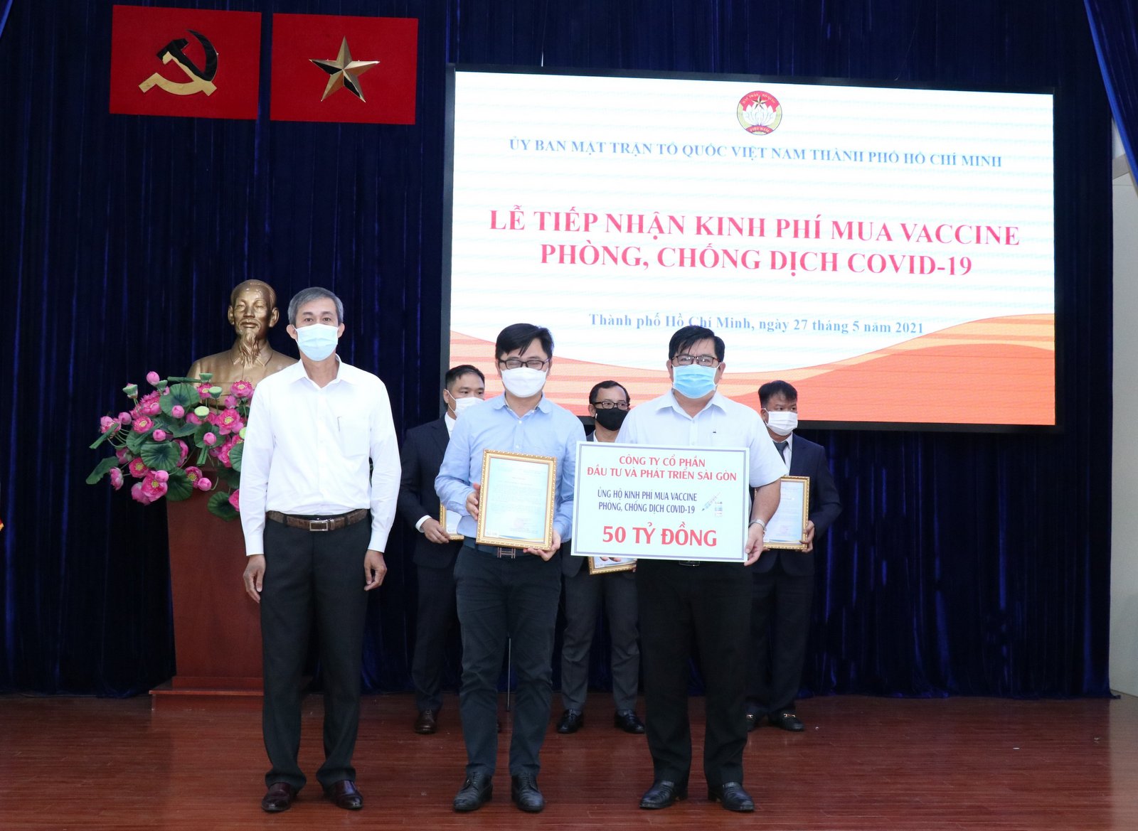 Tiếp nhận hơn 2 nghìn tỷ đồng ủng hộ mua vaccine phòng, chống dịch Covid-19

