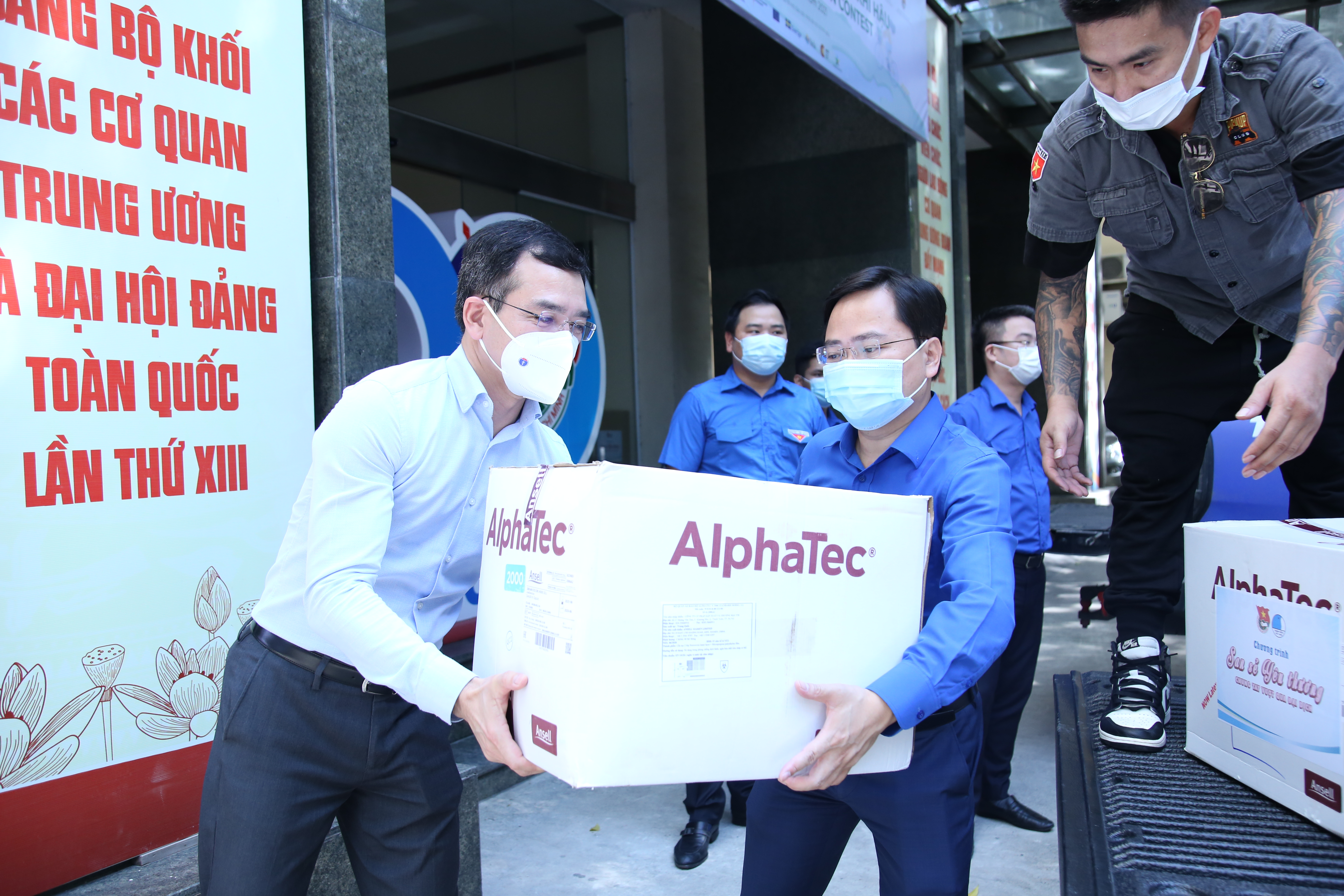 Thực hiện Nghị quyết số 84/NQ-CP: 10 chuyến xe 