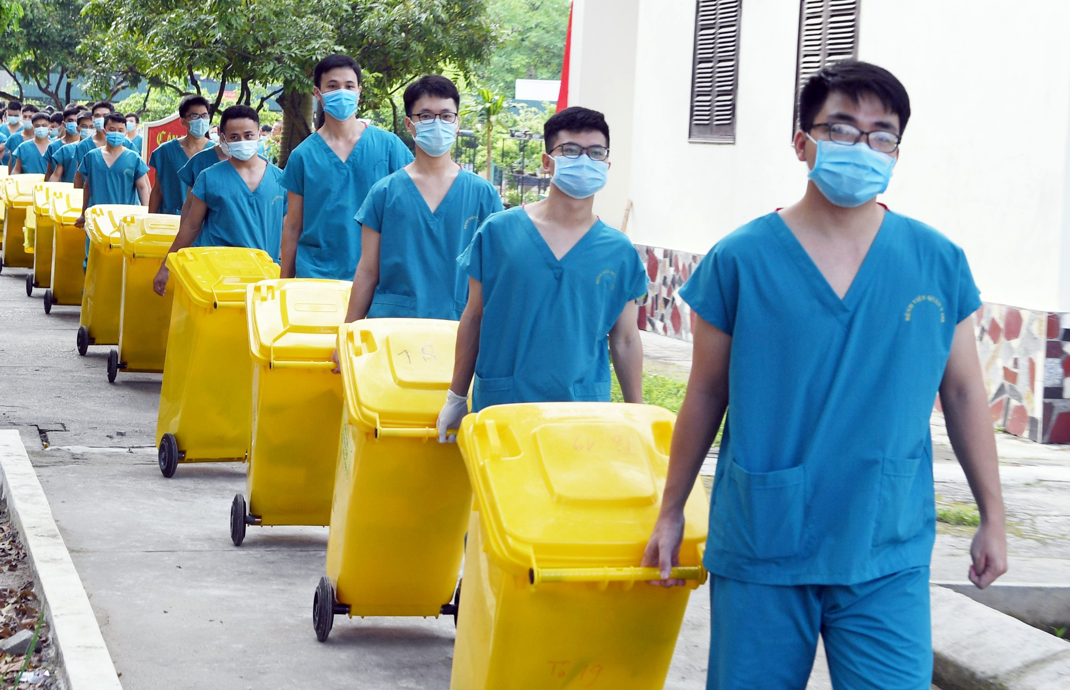 Gác bút nghiên lên đường... chống dịch