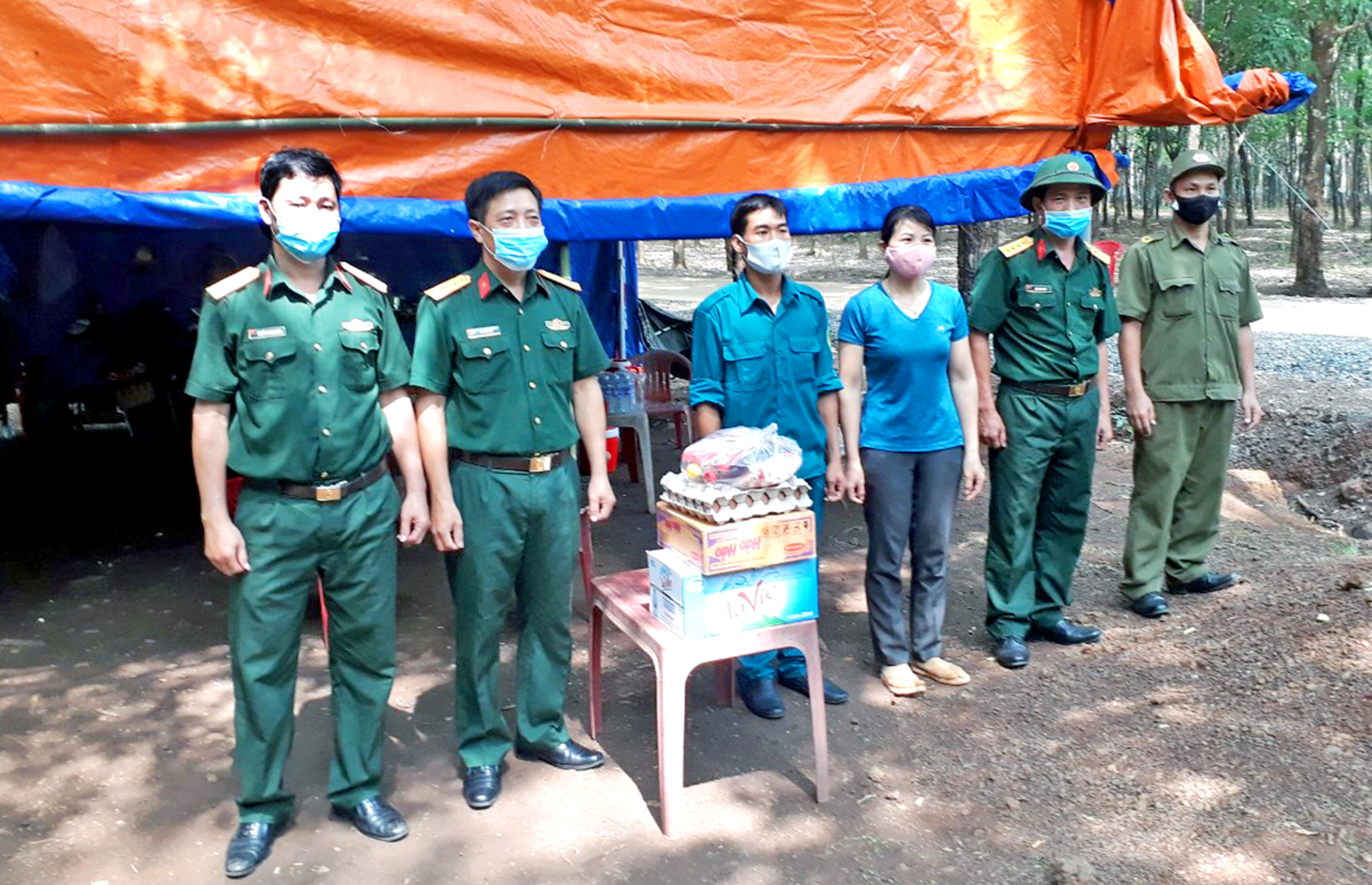 Nghĩa tình với đồng bào vùng biên