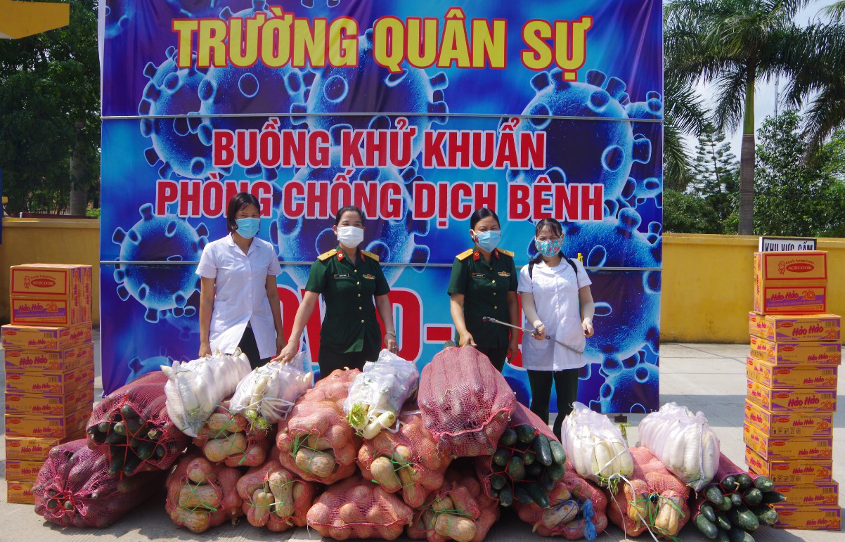 Thắm tình quân dân ở vùng tâm dịch