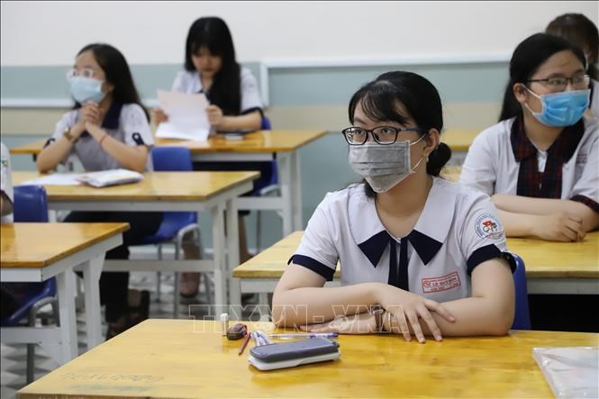 Hà Nội: Yêu cầu học sinh lớp 9, lớp 12 giữ gìn sức khỏe, không ra khỏi thành phố