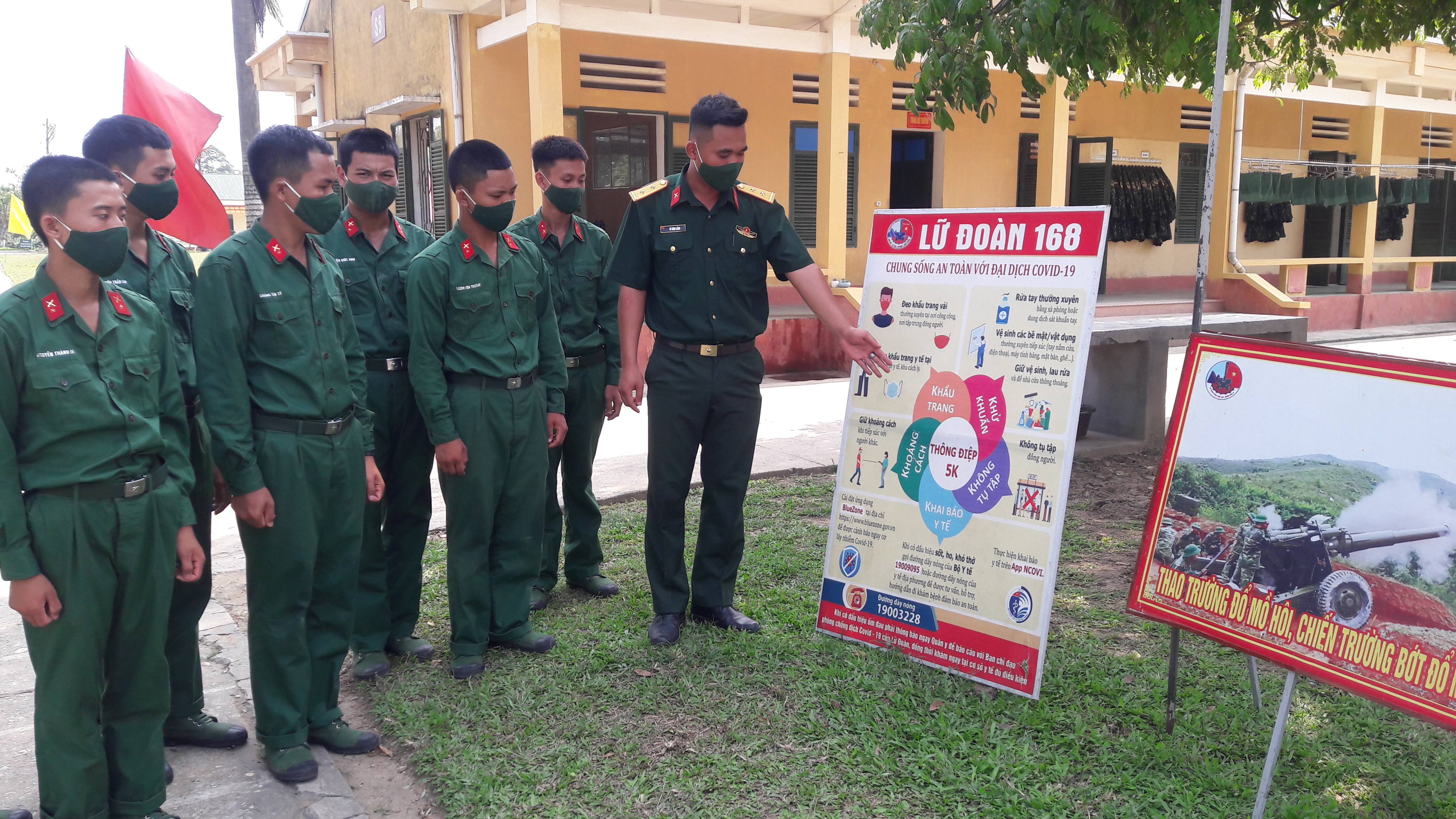 Giúp bộ đội hiểu sâu về Covid-19 để phòng tránh