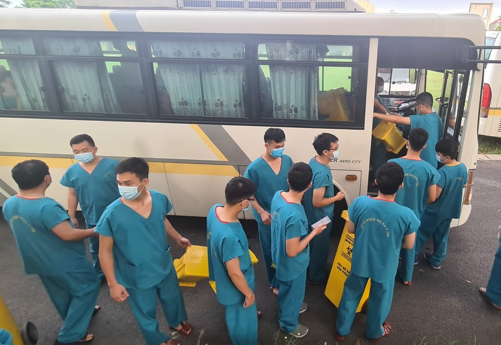 Chuẩn bị trang bị, phương tiện trước giờ lên đường lấy mẫu.