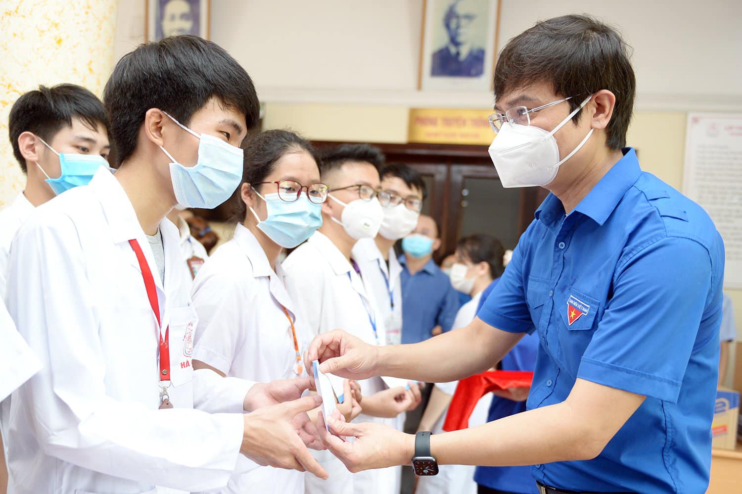 Cán bộ, sinh viên Trường Đại học Y Hà Nội tiếp tục chi viện cho vùng tâm dịch

