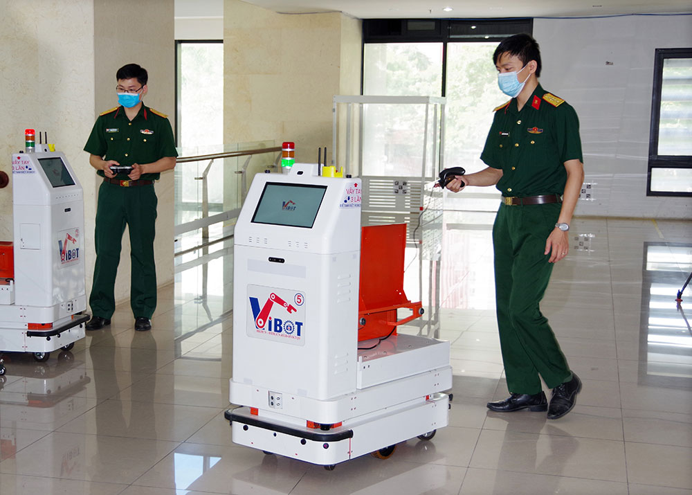 Đưa robot hỗ trợ phòng, chống Covid-19 về tâm dịch