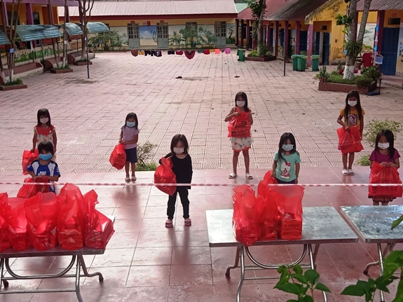 Trẻ em đón ngày Quốc tế Thiếu nhi trong các khu cách ly huyện Nậm Pồ