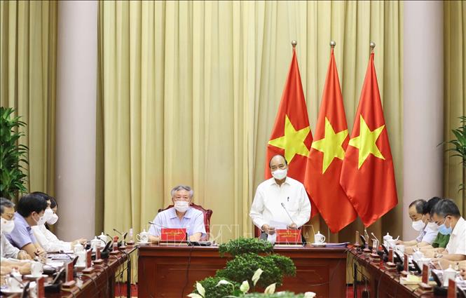 Chủ tịch nước Nguyễn Xuân Phúc họp về công tác cải tạo phạm nhân 