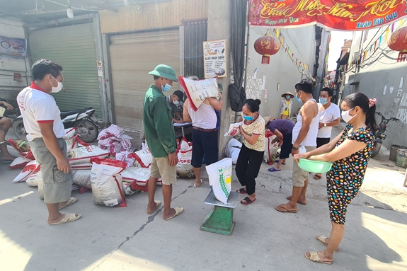 Nhịp sống giữa rốn dịch Trung Đồng