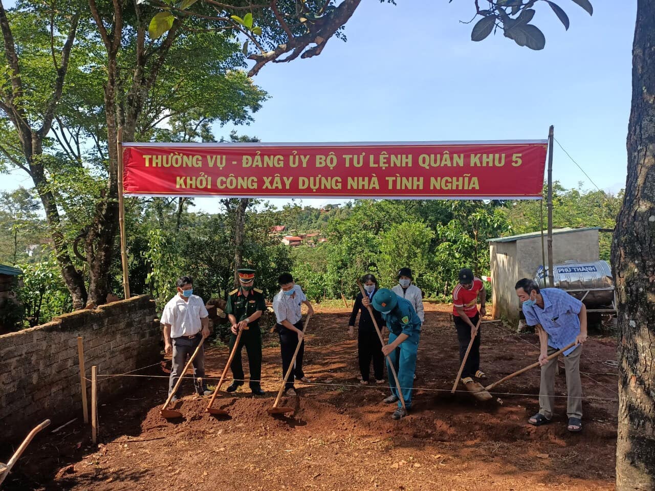 Những mái ấm nặng nghĩa tình

