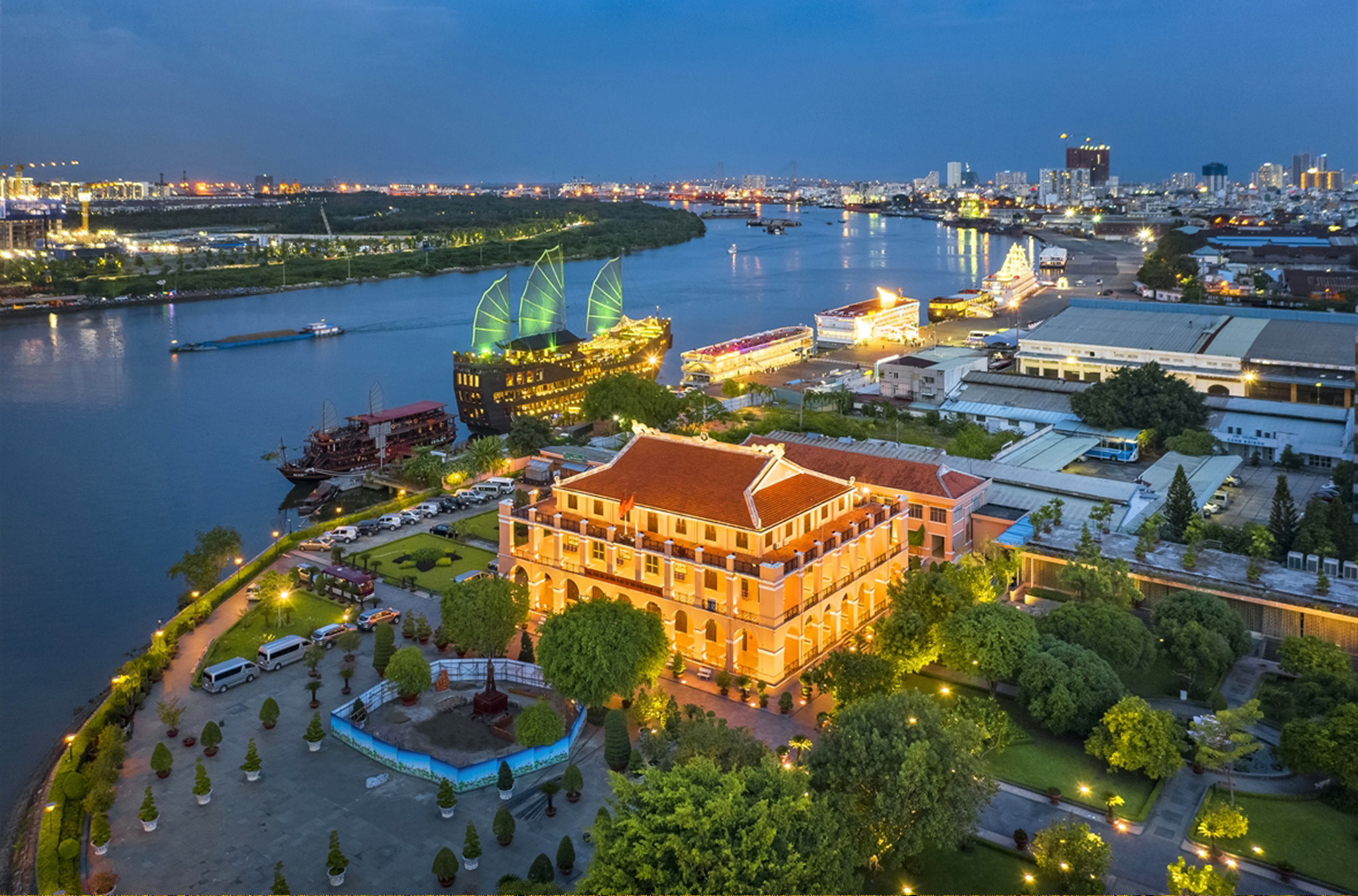 Thành phố sáng mãi tên Người