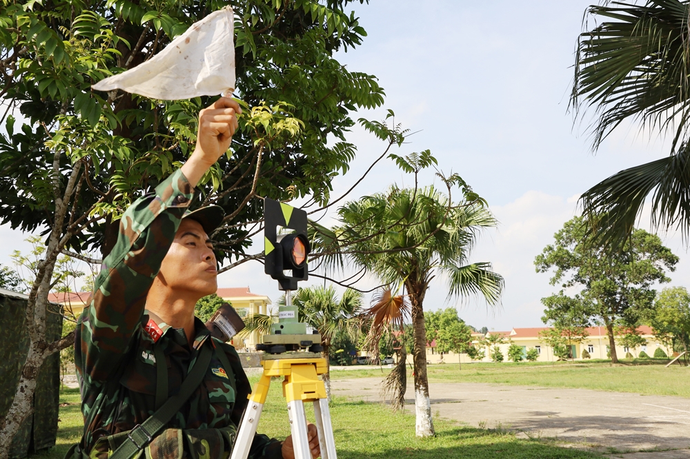 Trắc thủ 2 báo hiệu hoàn thành cân bằng, định tâm gương.