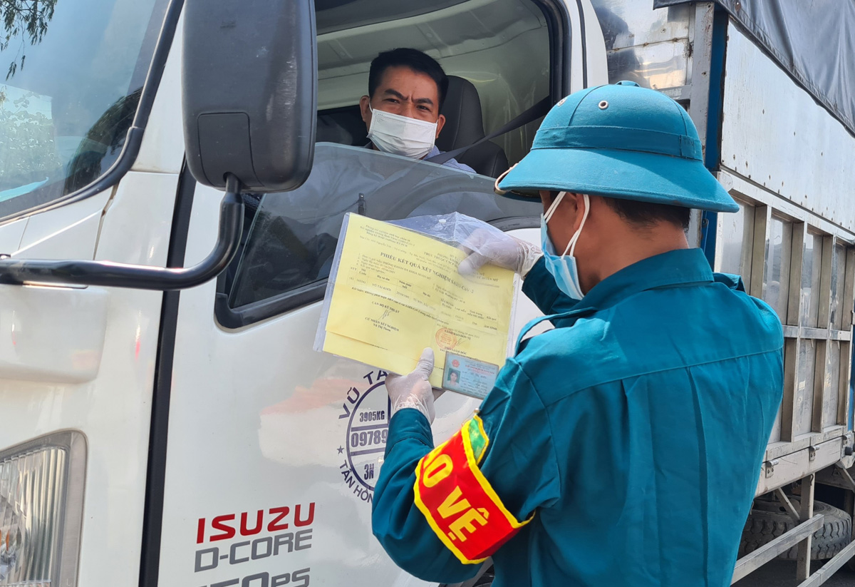 Bài 2: Phong tỏa nghiêm, kiểm soát chặt