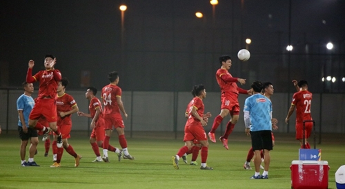 Đội tuyển Việt Nam phòng ngừa nguy cơ cầu thủ quá sức vì thời tiết