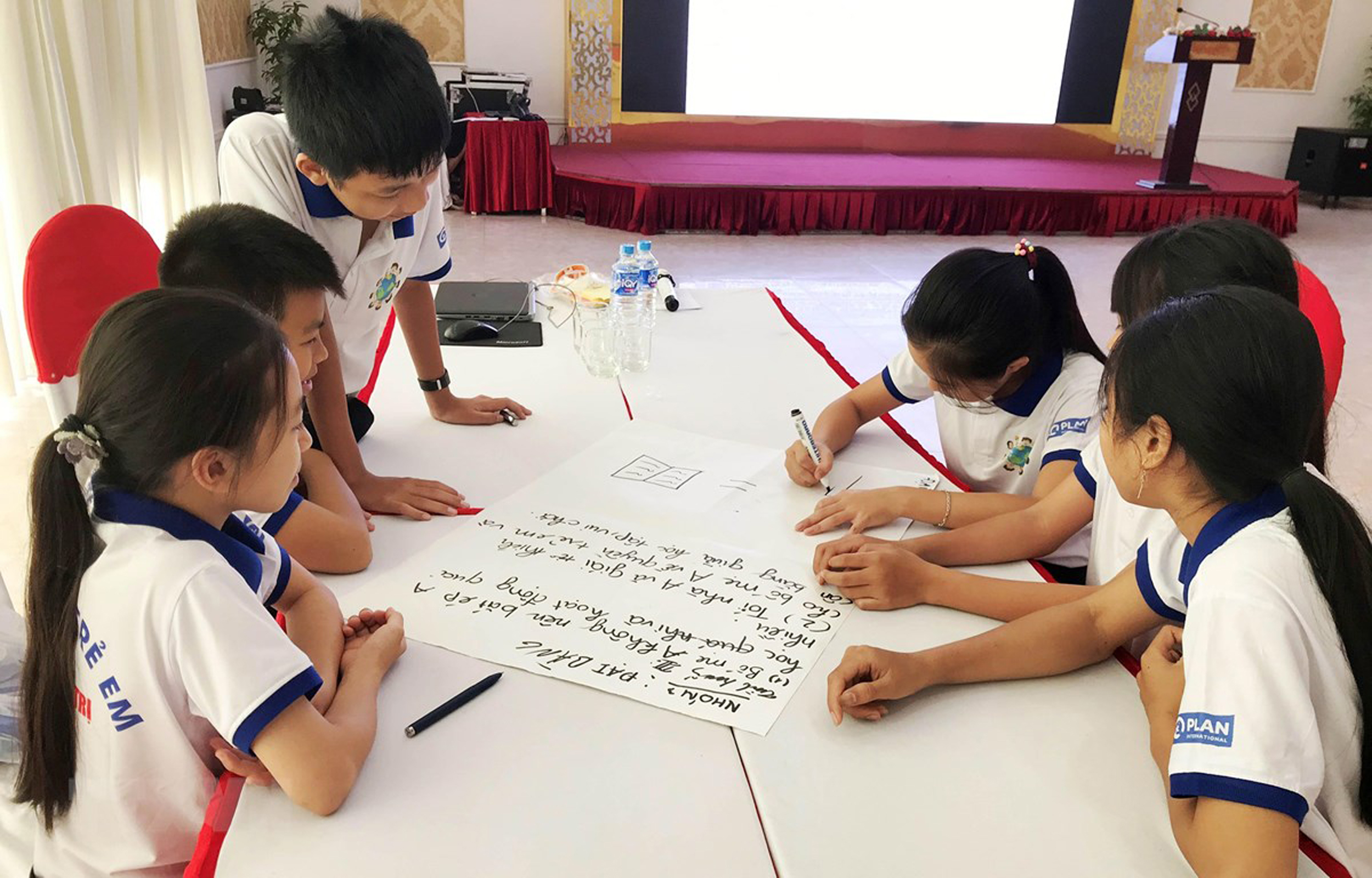 Giúp trẻ em tự tin lên tiếng