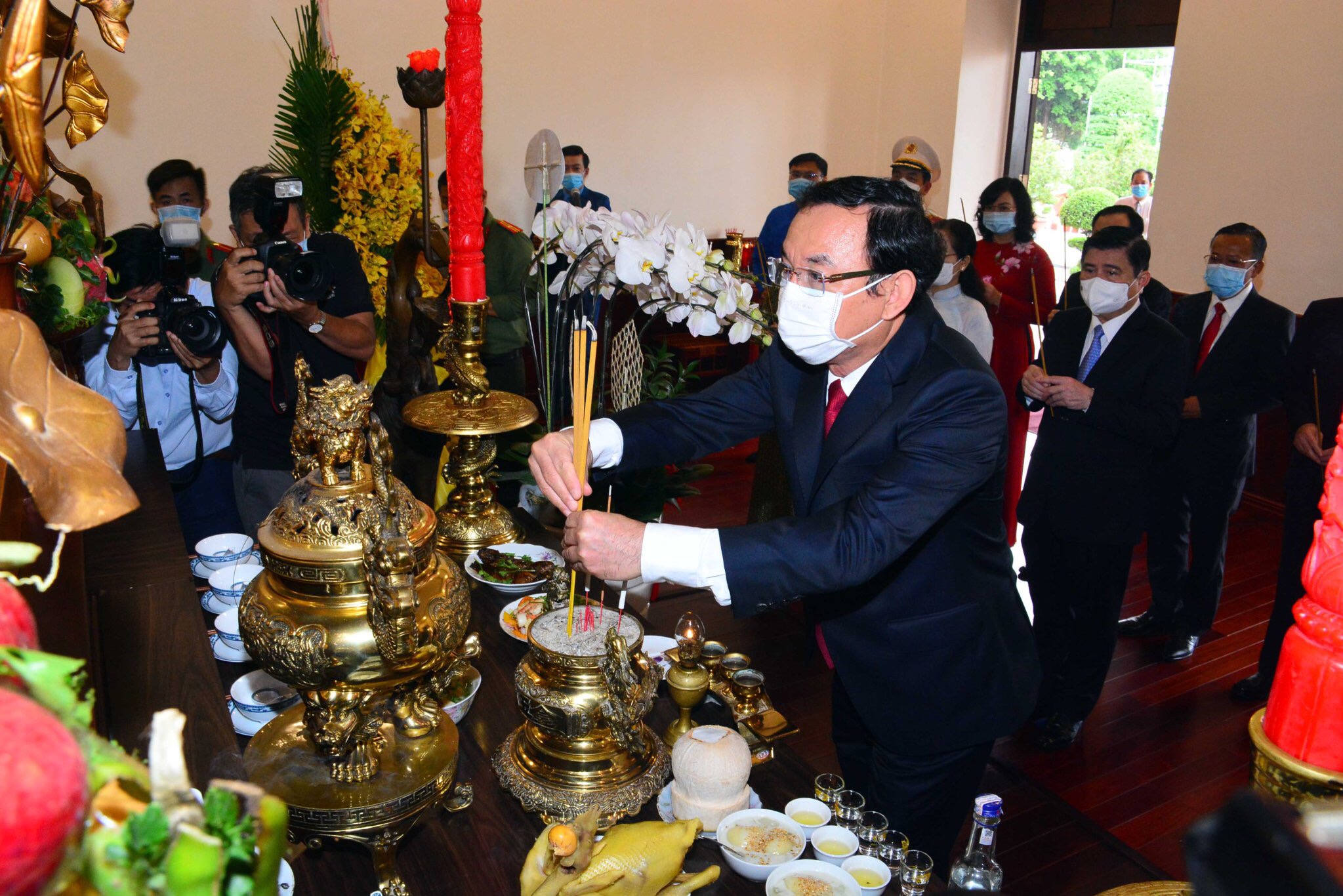 Lãnh đạo Thành phố Hồ Chí Minh dâng hương tưởng niệm Chủ tịch Hồ Chí Minh 
