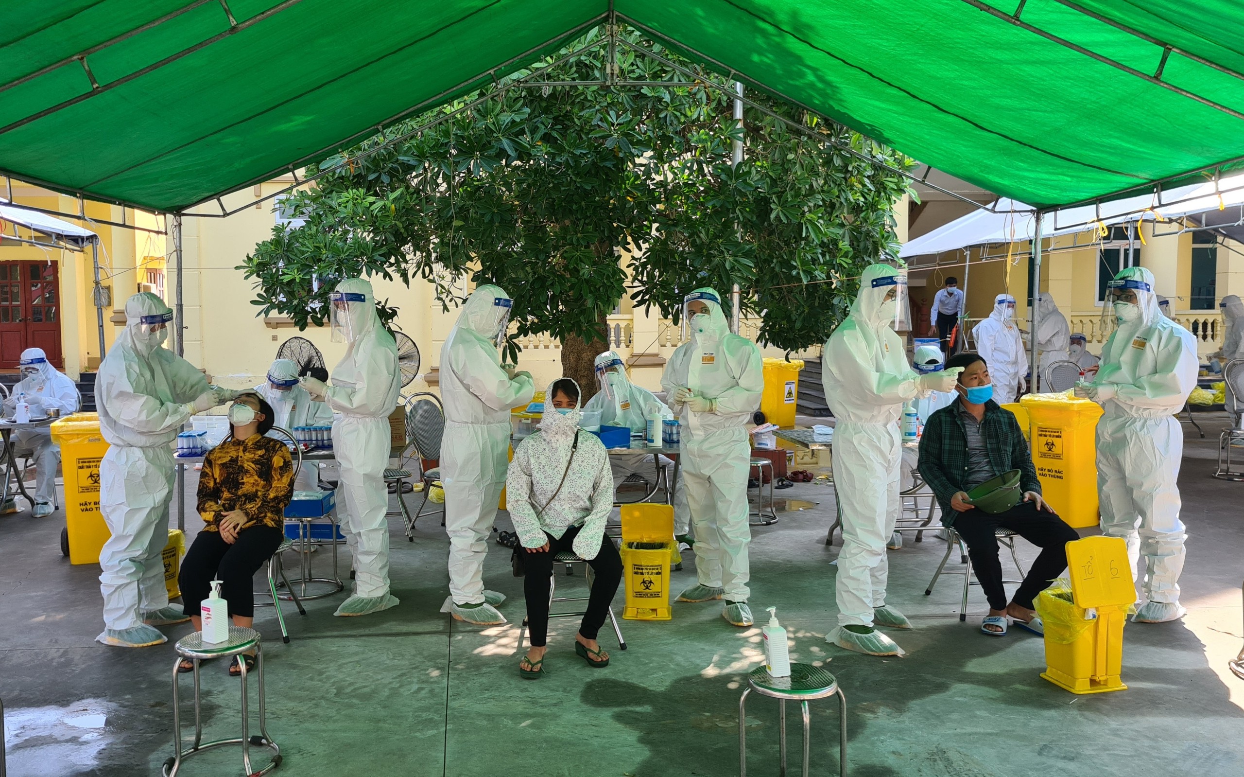 Bài 3: “Thần tốc” xét nghiệm, truy vết