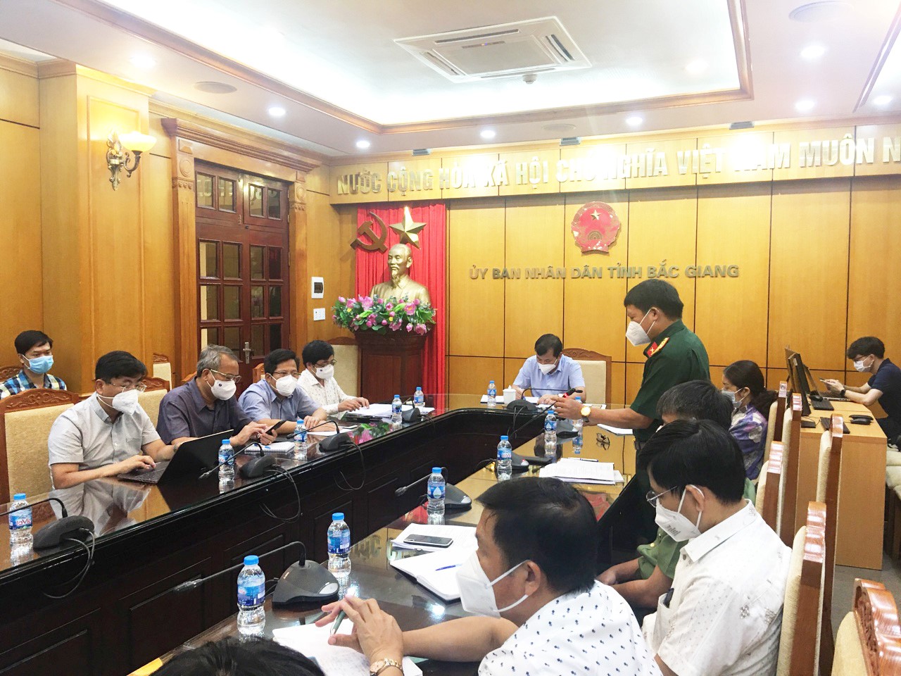 Chốt chặn “nguồn cung” F0 để giảm tải cho các cơ sở điều trị