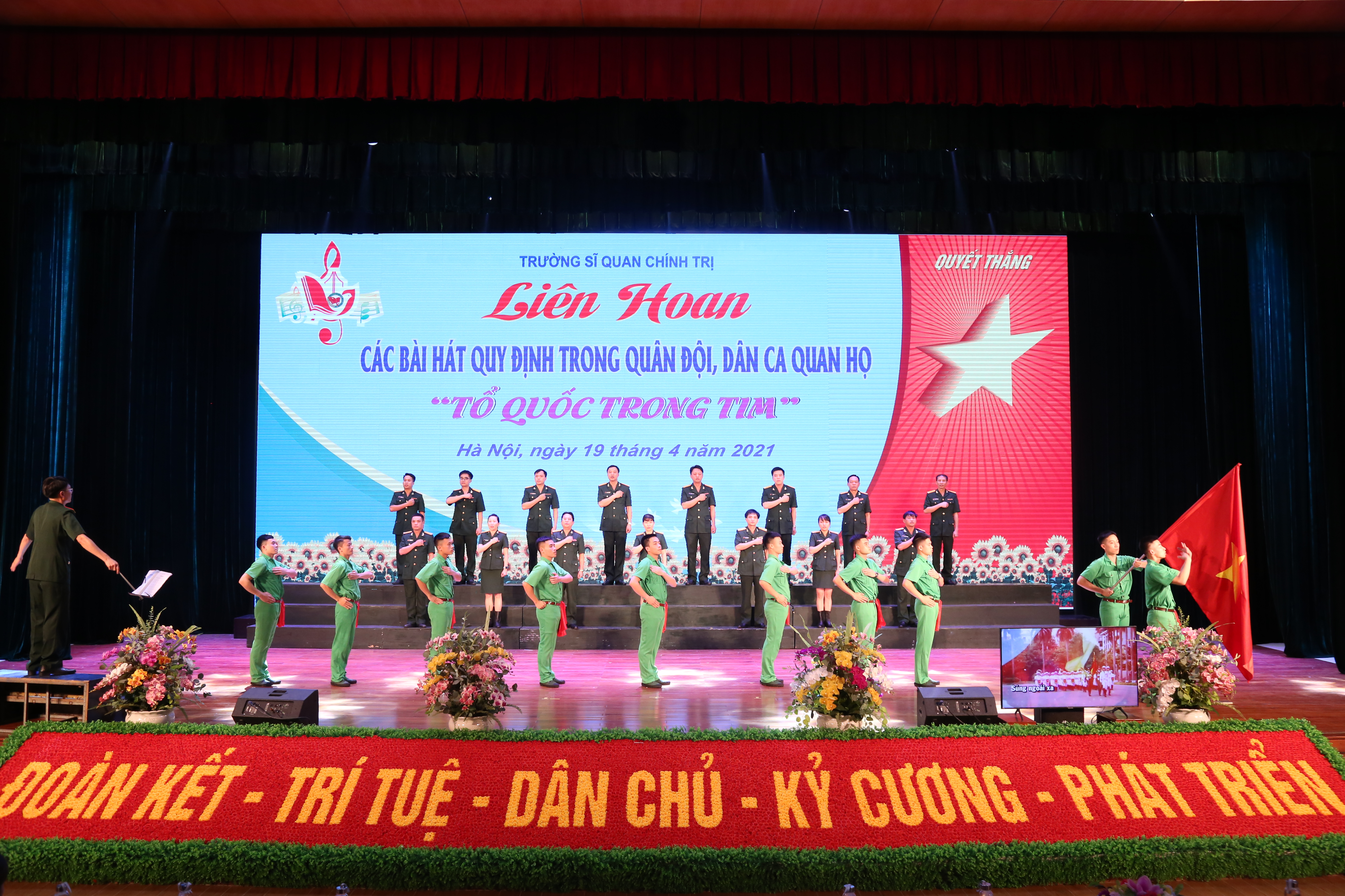 Liên hoan văn nghệ, đâu chỉ nghe hát...