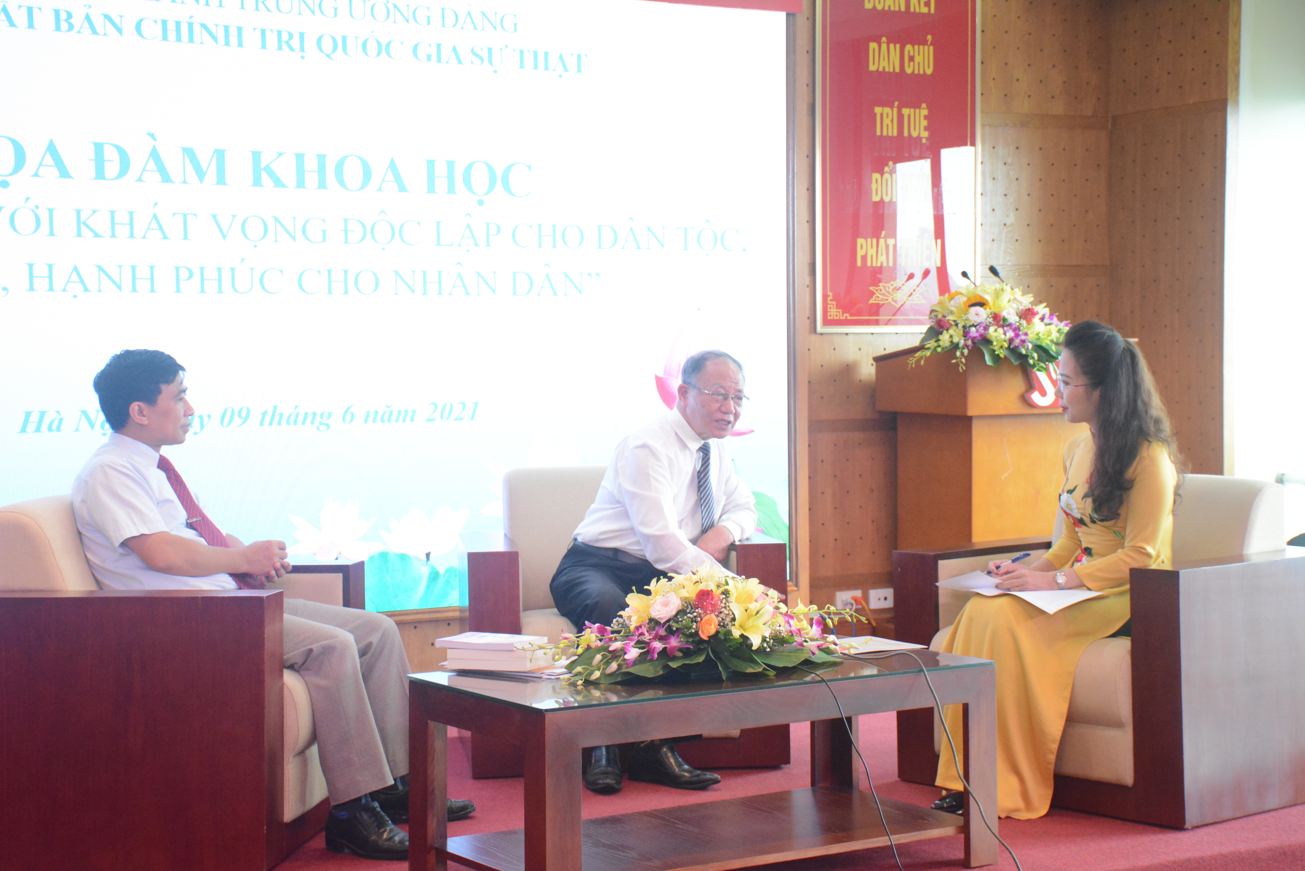 Tọa đàm “Hồ Chí Minh với khát vọng độc lập cho dân tộc, tự do, hạnh phúc cho nhân dân