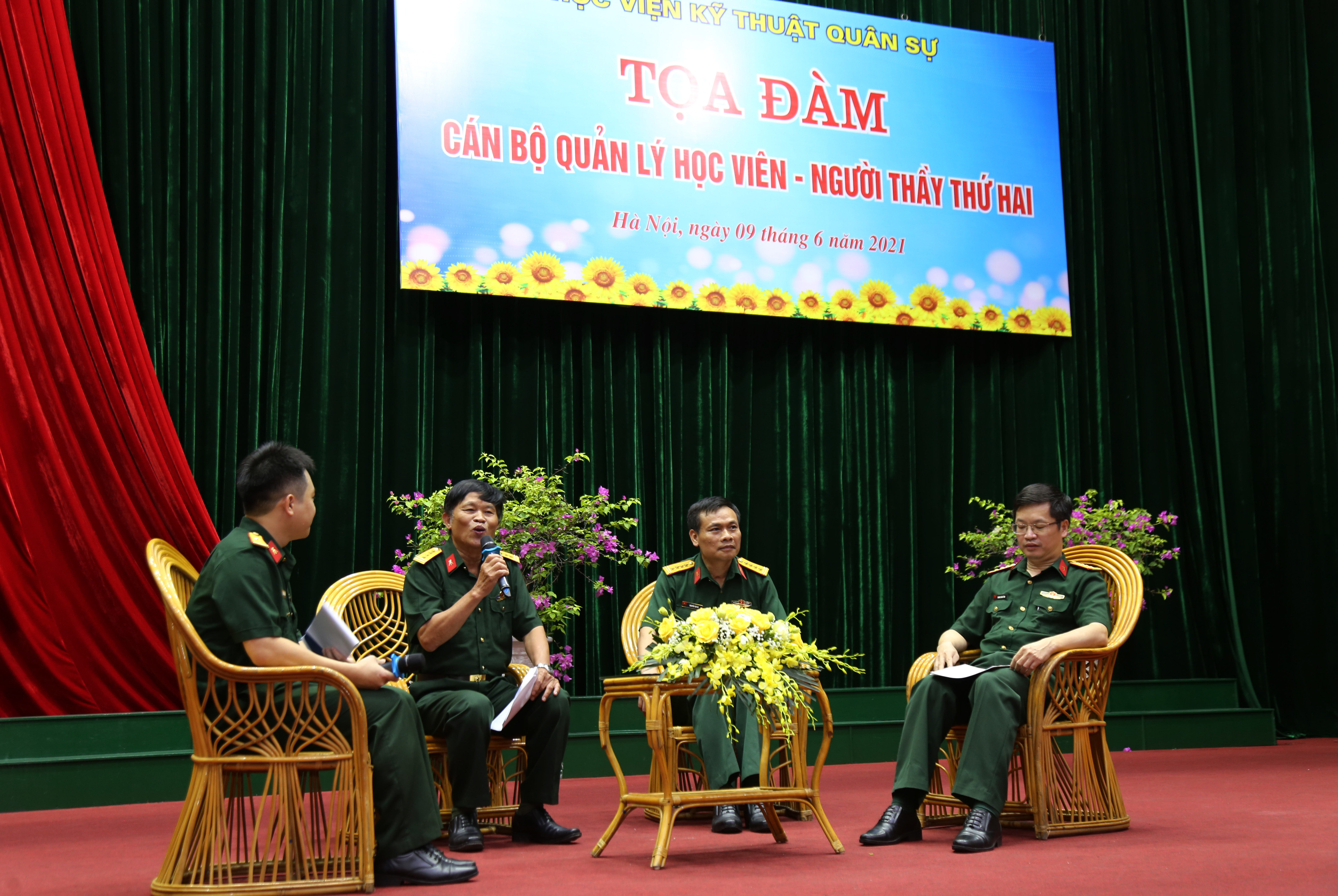 Khẳng định vị trí, vai trò quan trọng của đội ngũ cán bộ quản lý học viên​