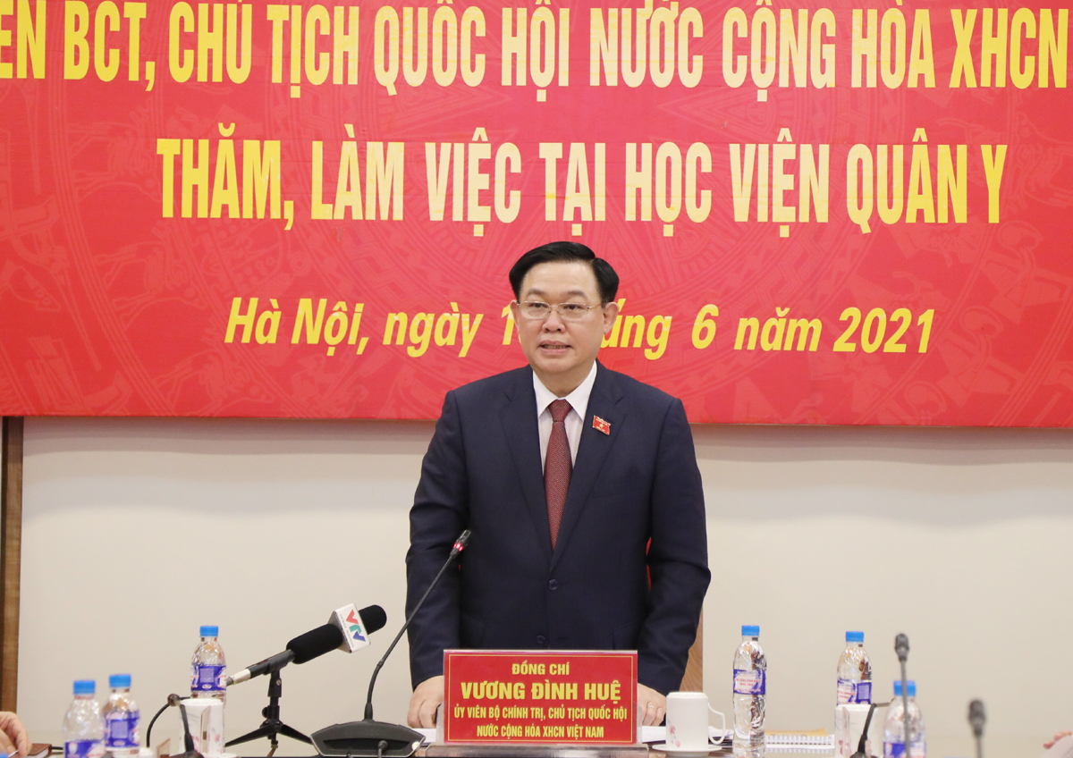 Chủ tịch Quốc hội Vương Đình Huệ thăm, làm việc tại Học viện Quân y