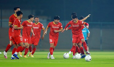23 giờ 45 phút, ngày 11-6, Việt Nam - Malaysia: Đội bạn chơi ...