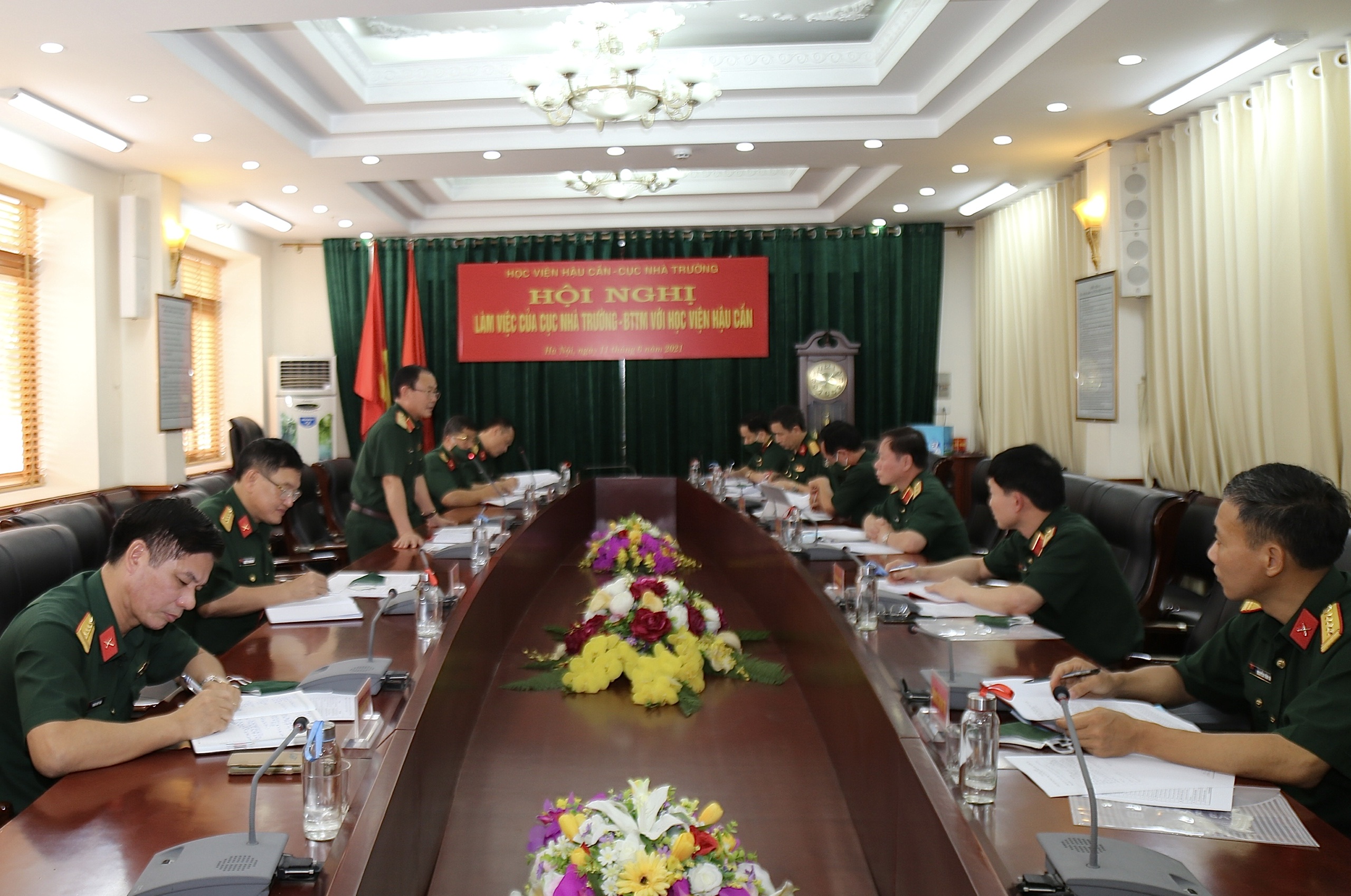 Đoàn công tác Cục Nhà trường làm việc với Học viện Hậu cần