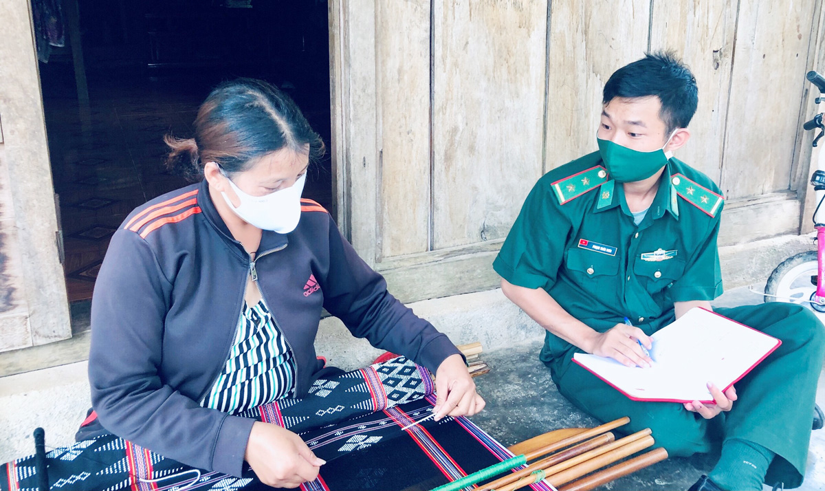 Nhật ký ghi từ biên giới: Nông dân nhường đất canh tác cho bộ đội lập chốt chống dịch

