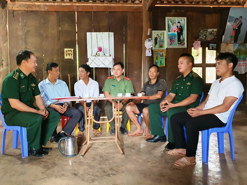Học tiếng đồng bào để tình quân dân thêm gắn kết